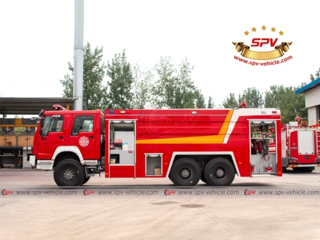 SINOTRUK 12,000L Off-road Fire Truck