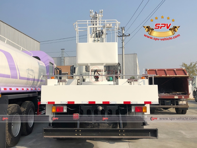 ISUZU 16M Platform Lift Truck - Rear