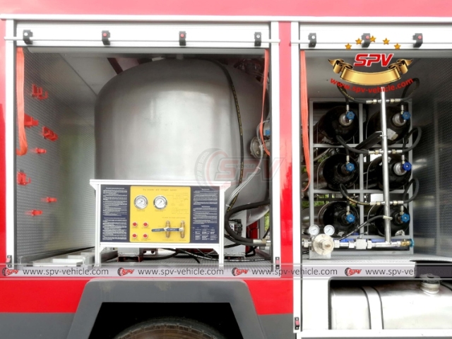 ISUZU 17,000 L Dry-Powder Fire Vehicle