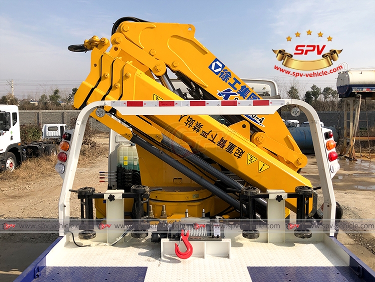 8 Tons Wrecker Truck with XCMG Crane