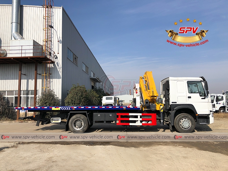 HOWO 8 Tons Beakdown Truck with Crane - Right