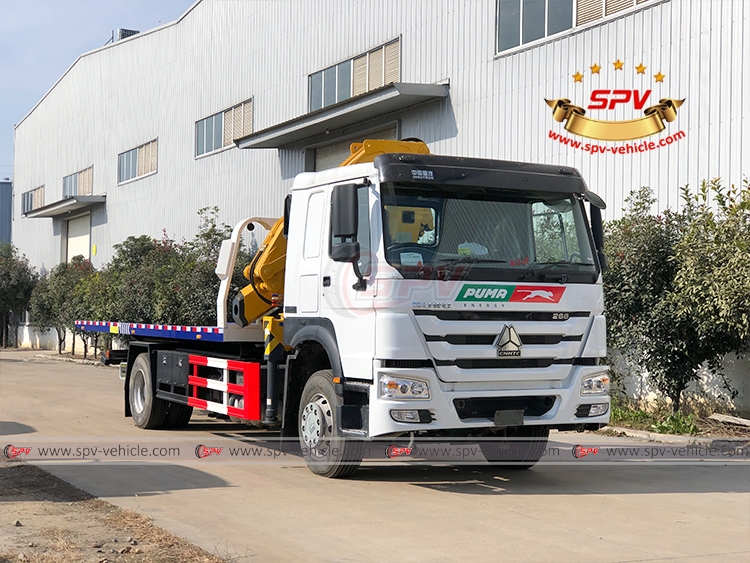 HOWO 8 Tons Highway Wrecker Truck with Crane - Front Right