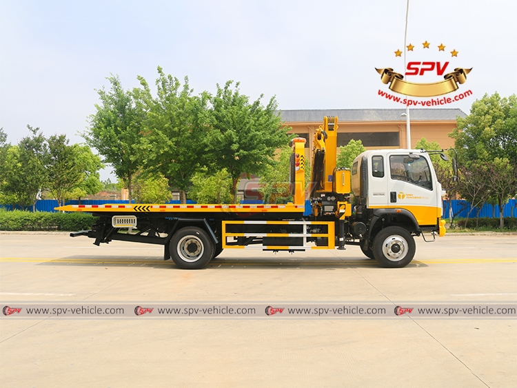 Sinotruk 5 Tons Off-road Wrecker Truck with Crane - Right