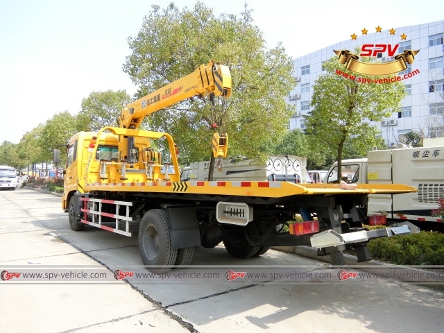 DONGFENG 5T Road Wrecker With Crane