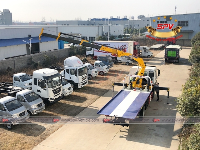 SINOTRUK 8T Wrecker With Crane