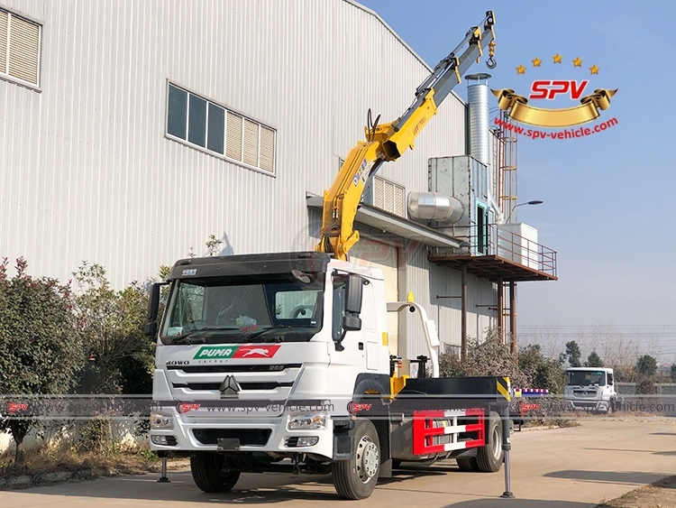 SINOTRUK 8T Wrecker With Crane