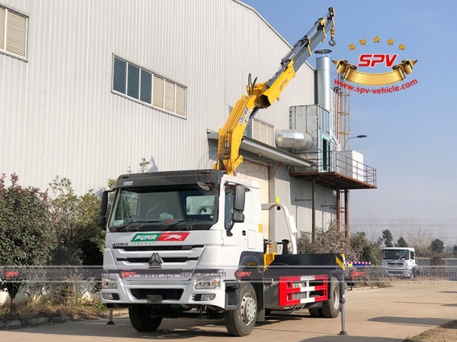 SINOTRUK 8T Wrecker With Crane