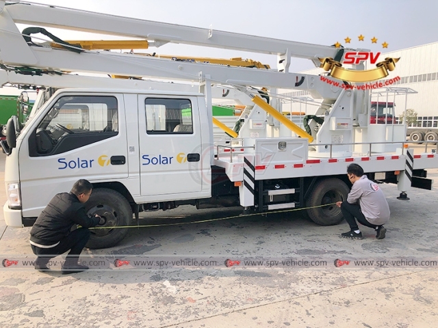 JMC 14M High-altitude Operation Truck