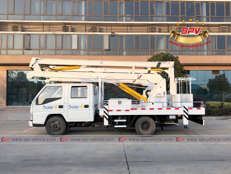 JMC 14M High-altitude Operation Truck