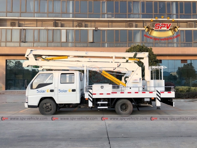 JMC 14M High-altitude Operation Truck
