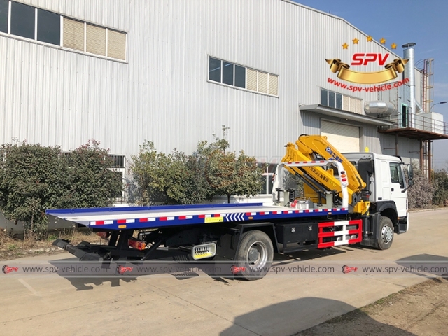 SINOTRUK 8T Wrecker With Crane