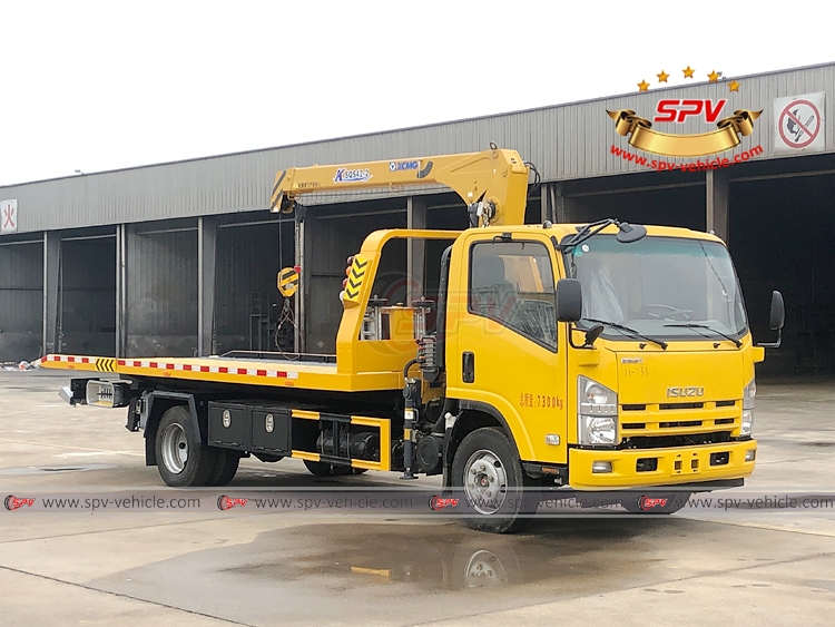 ISUZU NPR Crane Traffic Recovery Truck - Front Right