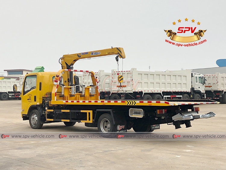 ISUZU NPR Highway Wrecker with Crane - Rear Left