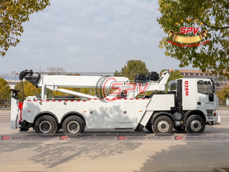 IVECO 4 Axles Road Wrecker - Right