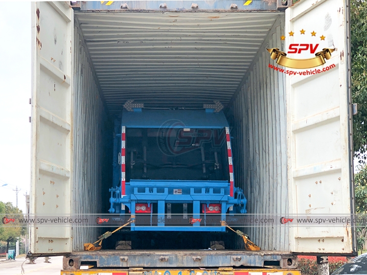 6 CBM Garbage Compactor Truck FOTON - Loading into Container