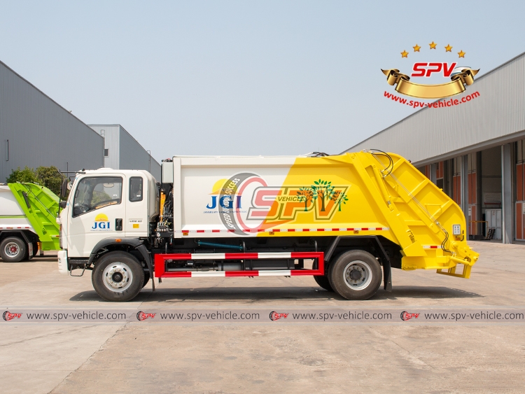 SINOTRUK 10 CBM Trash Removal Lorry - Left