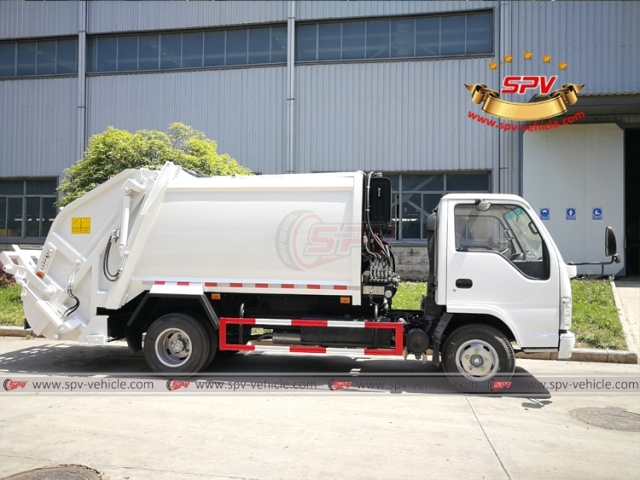 ISUZU 4 CBM Junk Compactor Truck