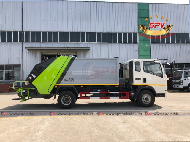 HOWO 8 CBM Solid Waste Delivery Truck