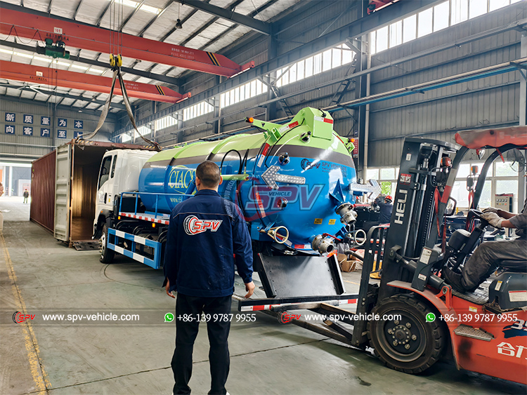 One of Sewage Vaccum Truck Loading into Container in SPV Factory