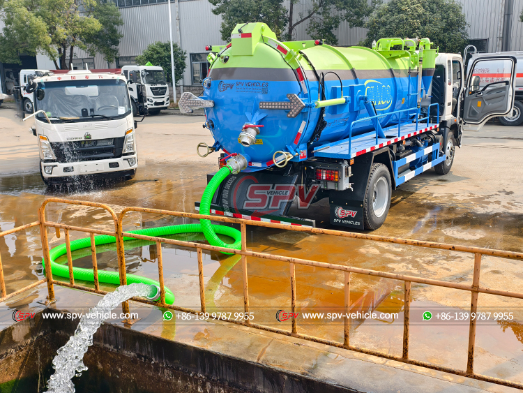 Sewer Vacuum Truck Discharging Water Test