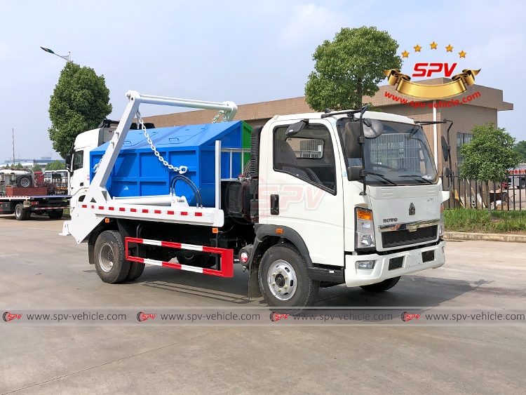 HOWO 5 CBM Swing Arm Trash Truck - Front Right