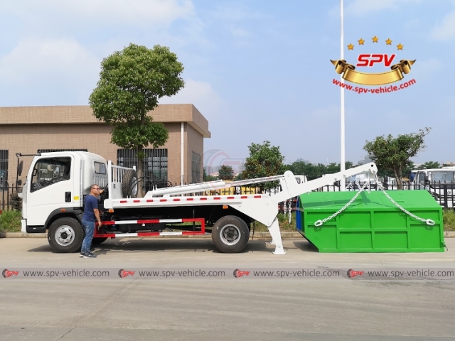 HOWO 5 CBM Skip Loader Garbage Truck