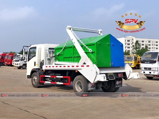 HOWO 5 CBM Skip Loader Garbage Truck