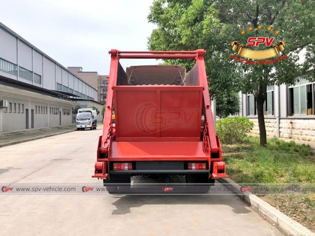 HOWO 6 CBM Swing Arm Trash Truck