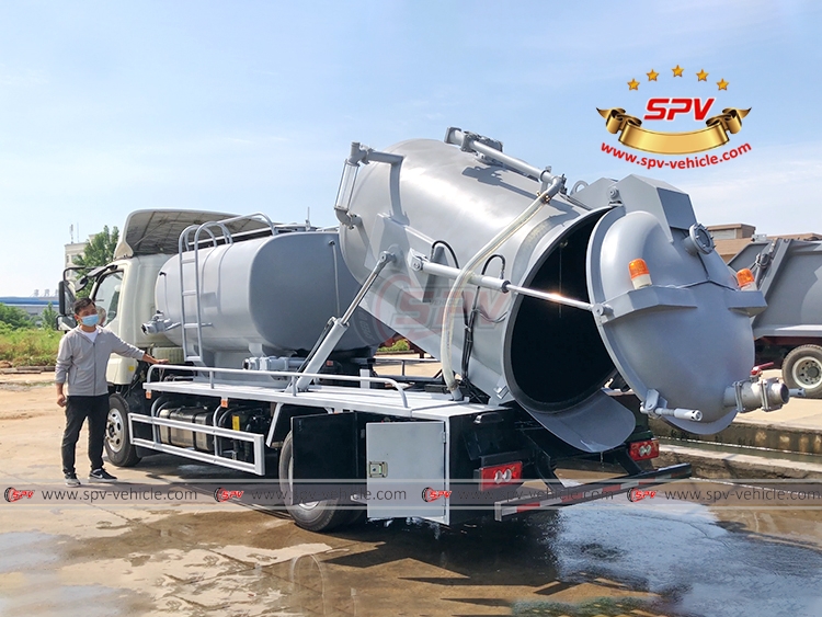 FOTON 6,000 Liters Combined Vacuum and Jetting Truck - Rear Gate Lifting
