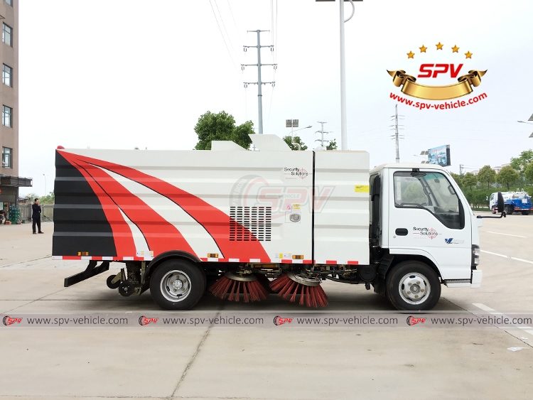 ISUZU 4x2 Road Broom Truck - Right