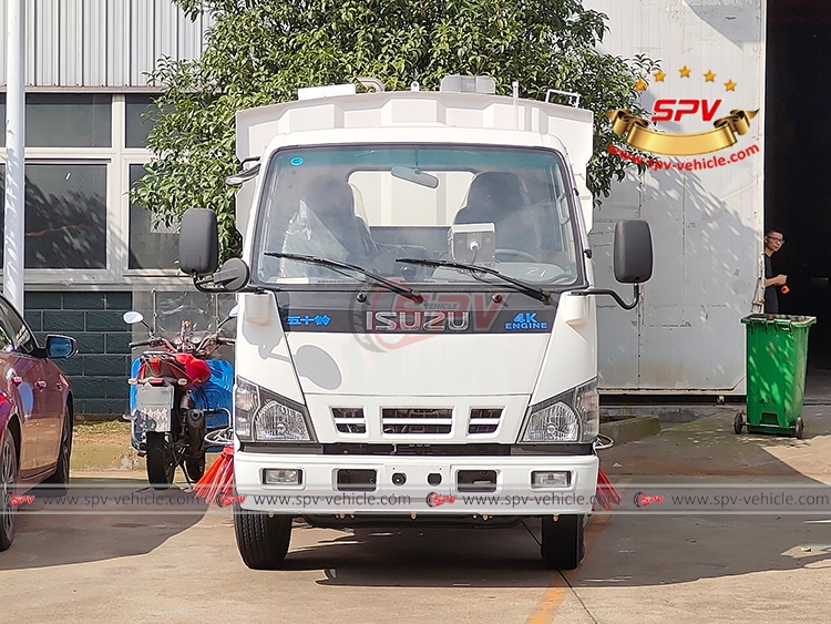 5.5 CBM Road Cleaning Truck ISUZU - Front