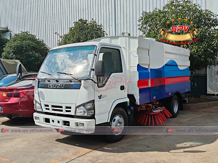 5.5 CBM Street Vacuum Sweeper Truck ISUZU - Front Left