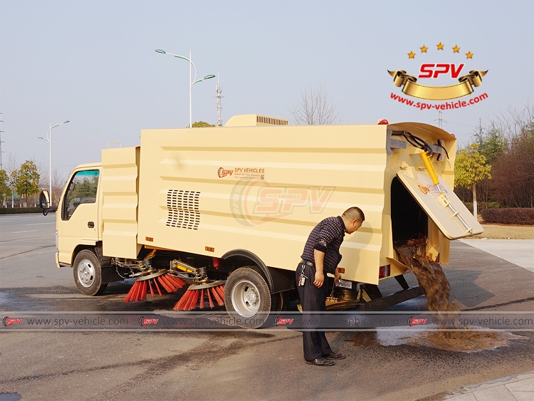 ISUZU 5 CBM Road Waste Removal Truck - Discharging Dust