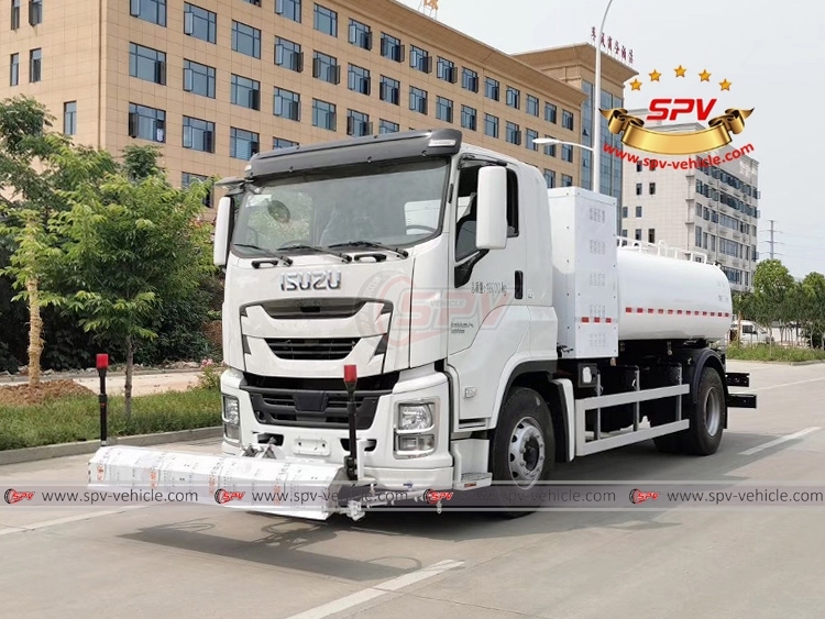 ISUZU GIGA 12,000 Street Flushing Truck
