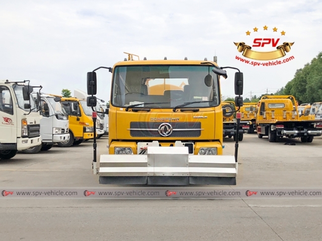 DONGFENG 6,000 Pavement Flushing Truck