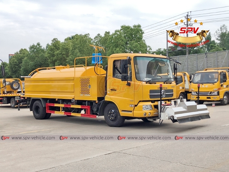 DONGFENG 6,000 Pavement Flushing Truck
