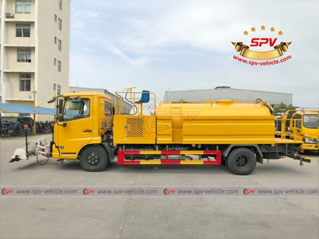 DONGFENG 6,000 Pavement Flushing Truck