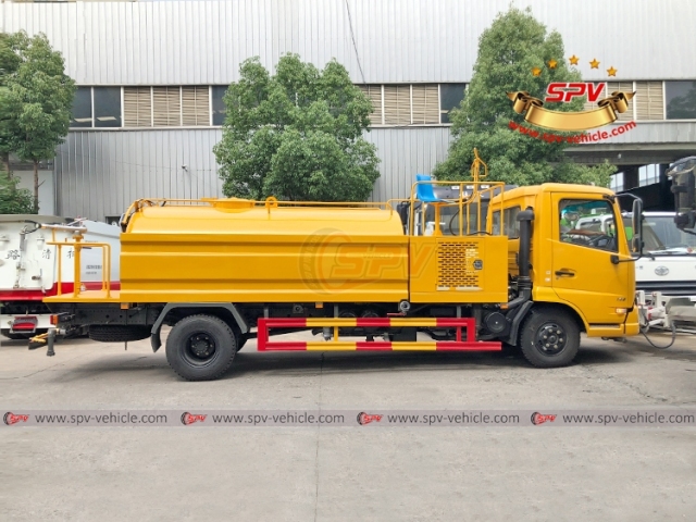 DONGFENG 6,000 Pavement Flushing Truck