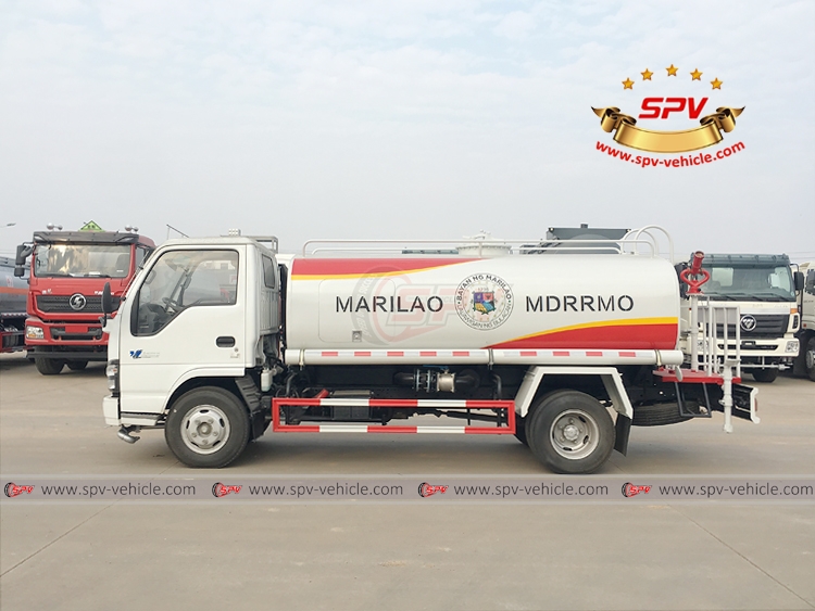 ISUZU 4x2  Landscaping Water Truck - Left