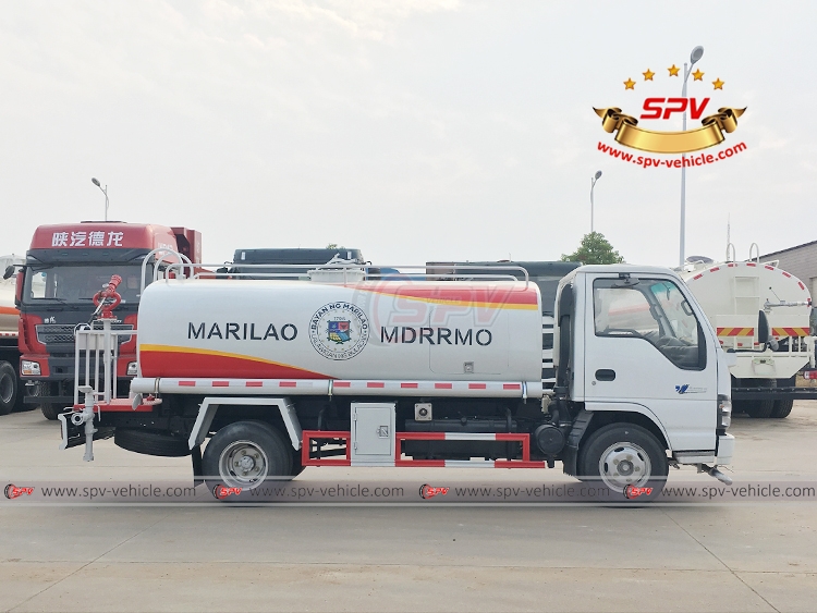 ISUZU 5,000 litres Greening Sprinkler Truck - Right