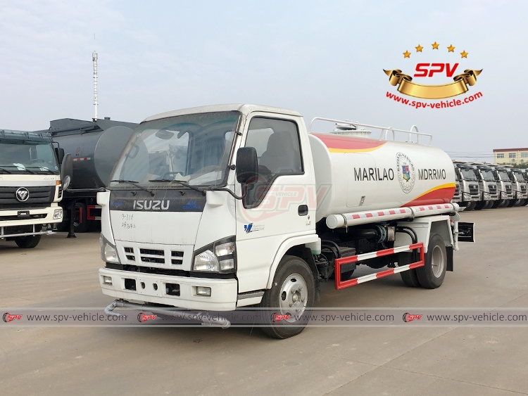 ISUZU Light-duty Park Irrigation Truck - Front Left