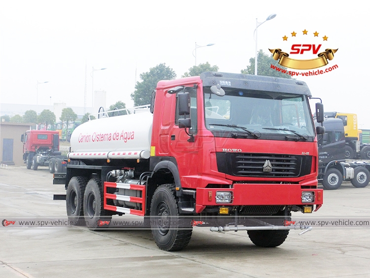 SINOTRUK 10,000 Liters Tree Watering Truck - Front Right