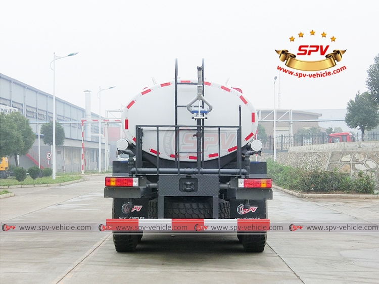 Sinotruk 10,000 litres Off-road Construction Water Truck - Rear