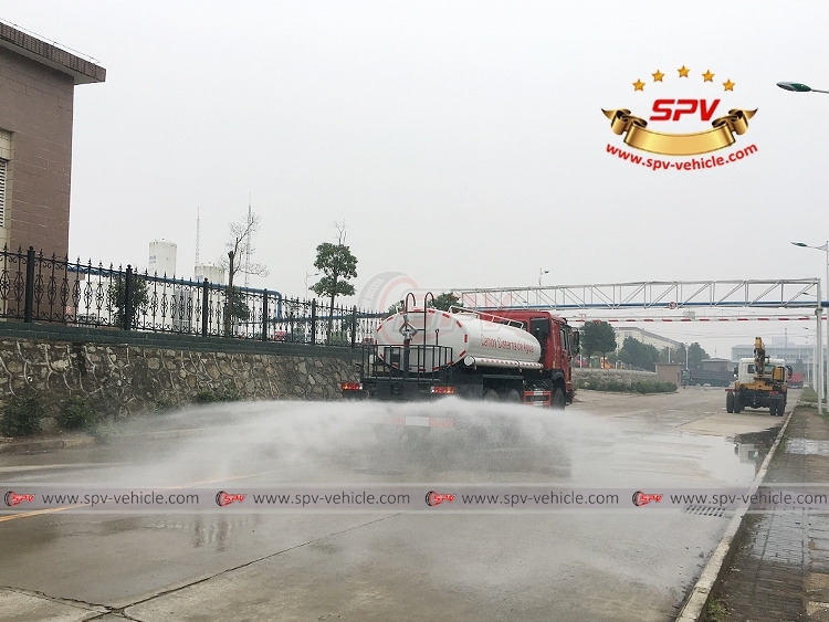 SINOTRUK 10,000L Dust Suppression Truck