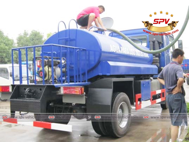 HOWO 4x4 Water Garden Watering Vehicle - Rear Right