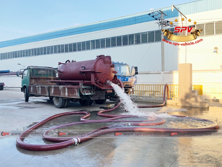SPV 4,000 Litres Drain Vacuum Tanker Body - Discharging Water Test
