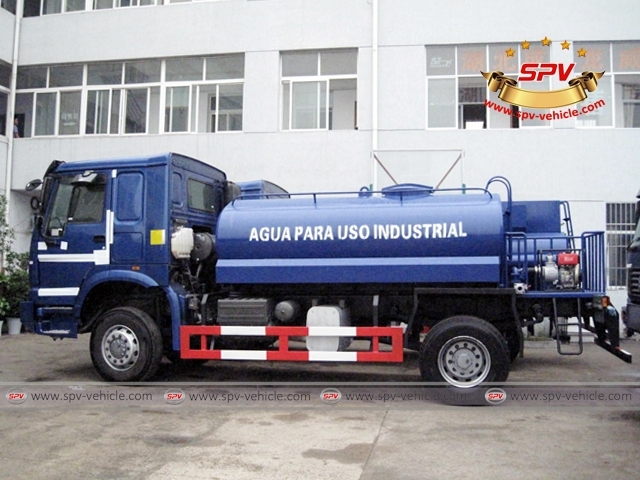 SINOTRUK 10,000L Lawn Sprinkler Truck