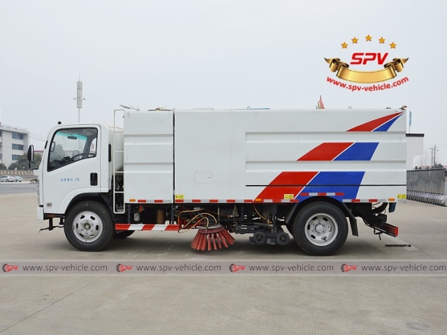 ISUZU 6 CBM Combined Road Washing and Sweeping Truck