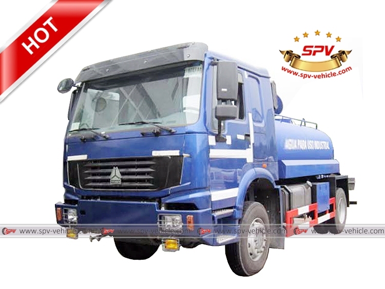 SINOTRUK 10,000L Lawn Sprinkler Truck