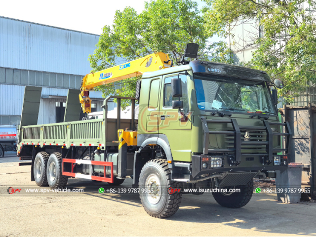 HOWO 6x6 Off-Road Cargo Truck with Crane